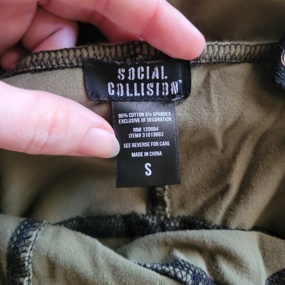Social Collision Green & Black Lace-Up Dress - Picture 2 of 8